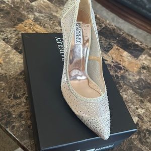 Selling heels for women they are transparent on a part and color beige